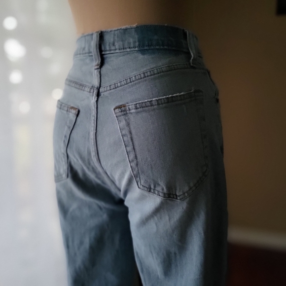 Abercrombie & Fitch Light Wash Blue Distressed Straight Legged Jeans Size 4 - Picture 6 of 7